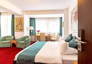 Фото номера King Double with Balcony (Including smoking area) Отель Bucur Accommodation г. Бухарест 4
