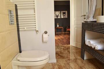 Фото номера Двухуровневые апартаменты с 2 спальнями Апарт-отели JN Boutique Apartments г. Бухарест 9