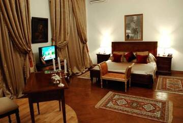 Фото номера Номер Делюкс с кроватью размера «king-size» Отель Grand Boutique Hotel г. Бухарест 7