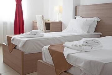 Фото номера Двухместный номер с 2 отдельными кроватями Отель Hotel Nova Residence г. Бухарест 11