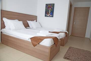 Фото номера Двухместный номер с 2 отдельными кроватями Отель Hotel Nova Residence г. Бухарест 2