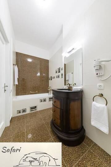 Фото номера Улучшенный номер Делюкс Mansion Отель The Mansion Boutique Hotel г. Бухарест 2