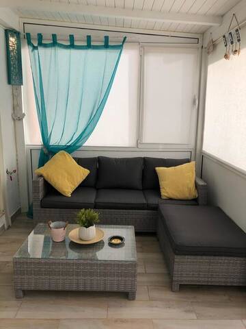 Фото номера Дом с 2 спальнями Дома для отпуска Bucharest Holiday Villa г. Бухарест 17
