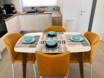 Фото номера Дом с 2 спальнями Дома для отпуска Bucharest Holiday Villa г. Бухарест 21