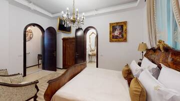 Фото номера Номер Делюкс с кроватью размера «queen-size» Отель Conacul Coroanei Luxury Boutique Hotel г. Бухарест 46