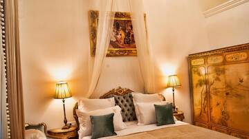Фото номера Номер Делюкс с кроватью размера «queen-size» Отель Conacul Coroanei Luxury Boutique Hotel г. Бухарест 19