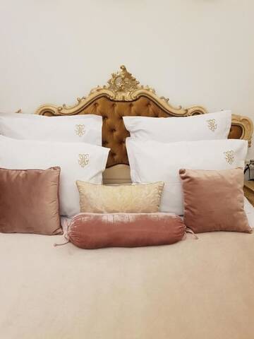 Фото номера Номер Делюкс с кроватью размера «queen-size» Отель Conacul Coroanei Luxury Boutique Hotel г. Бухарест 2
