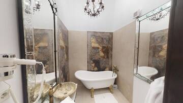 Фото номера Номер Делюкс с кроватью размера «queen-size» Отель Conacul Coroanei Luxury Boutique Hotel г. Бухарест 12