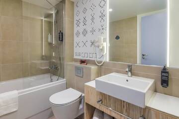 Фото номера Стандартный двухместный номер с 1 кроватью Отель ibis Styles Bucharest City Center г. Бухарест 5