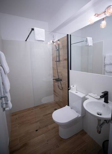 Фото номера Двухместный номер Делюкс с 1 кроватью и балконом Апарт-отели Urban 7 Residence г. Бухарест 15
