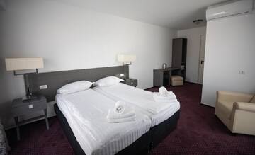 Фото номера Двухместный номер с 1 кроватью и балконом Апарт-отели Urban 7 Residence г. Бухарест 3