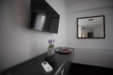 Фото номера Двухместный номер с 1 кроватью и балконом Апарт-отели Urban 7 Residence г. Бухарест 7