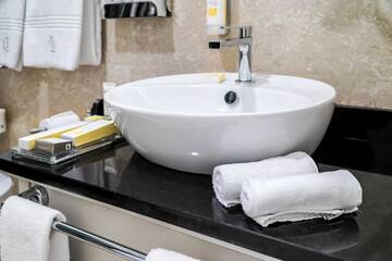 Фото номера Улучшенный номер «Премьер» Отель Old Town Boutique Hotel г. Бухарест 15