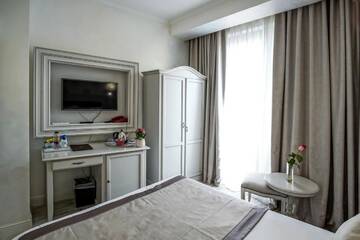 Фото номера Номер Делюкс с балконом Отель Old Town Boutique Hotel г. Бухарест 2