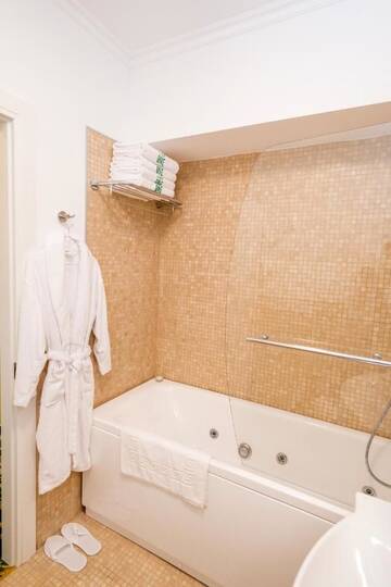 Фото номера Президентский люкс Отель Studio One Accommodation Suites г. Бухарест 9