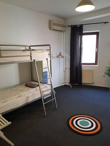 Фото номера Кровать в общем номере для женщин с 4 кроватями Хостелы Popcorn Hostel г. Бухарест 3