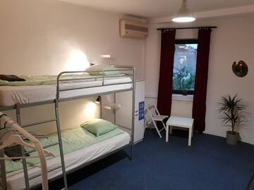 Фото номера Кровать в общем 4-местном номере для мужчин и женщин Хостелы Popcorn Hostel г. Бухарест 4