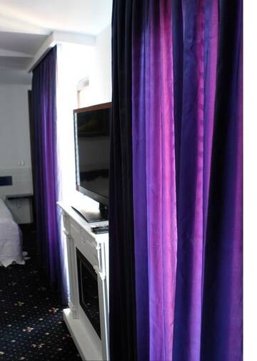 Фото номера Двухместный номер Делюкс с 1 кроватью Апарт-отели AZZA Aparthotel г. Бухарест 10