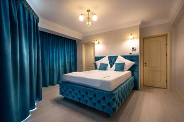 Фото номера Номер с кроватью размера «king-size» и балконом Отель Hotel Casa Fiori г. Бухарест 11