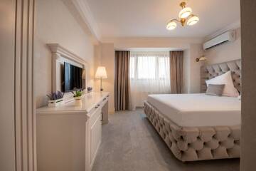 Фото номера Номер с кроватью размера «king-size» Отель Hotel Casa Fiori г. Бухарест 7