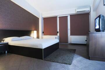 Фото номера Двухместный номер с 1 кроватью и собственной ванной комнатой Отель Hotel Rivoli г. Бухарест 21