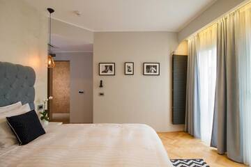 Фото номера Улучшенный двухместный номер с 1 кроватью Отель Venis Boutique Hotel г. Бухарест 19