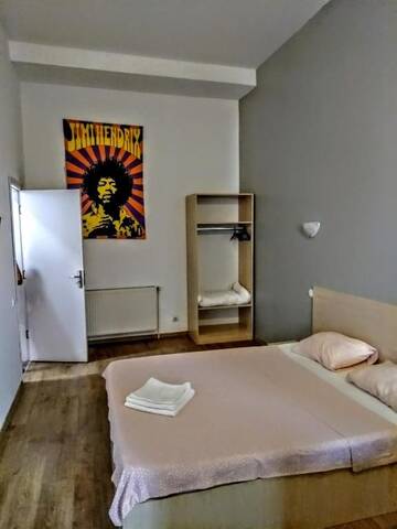Фото номера Улучшенный двухместный номер с 1 кроватью Гостевой дом Central Guesthouse г. Бухарест 49