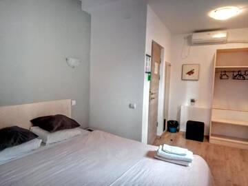 Фото номера Улучшенный двухместный номер с 1 кроватью Гостевой дом Central Guesthouse г. Бухарест 23