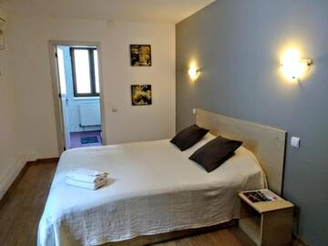 Фото номера Улучшенный двухместный номер с 1 кроватью Гостевой дом Central Guesthouse г. Бухарест 28