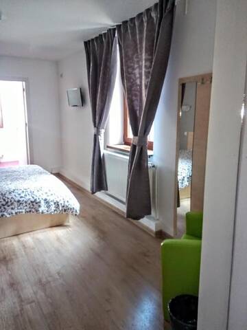 Фото номера Улучшенный двухместный номер с 1 кроватью Гостевой дом Central Guesthouse г. Бухарест 37