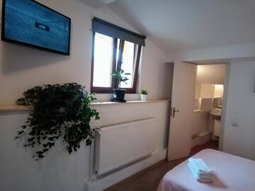 Фото номера Улучшенный двухместный номер с 1 кроватью Гостевой дом Central Guesthouse г. Бухарест 83