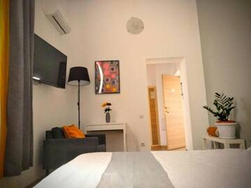 Фото номера Улучшенный двухместный номер с 1 кроватью Гостевой дом Central Guesthouse г. Бухарест 4