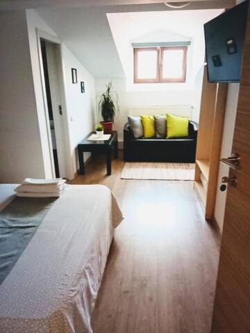 Фото номера Улучшенный двухместный номер с 1 кроватью Гостевой дом Central Guesthouse г. Бухарест 88