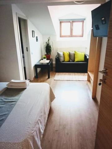 Фото номера Улучшенный двухместный номер с 1 кроватью Гостевой дом Central Guesthouse г. Бухарест 5
