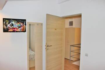 Фото номера Улучшенный двухместный номер с 1 кроватью Гостевой дом Central Guesthouse г. Бухарест 58