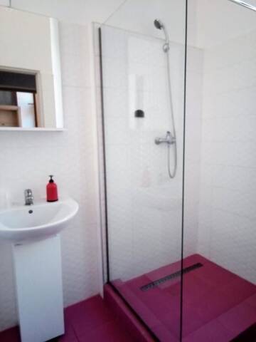 Фото номера Улучшенный двухместный номер с 1 кроватью Гостевой дом Central Guesthouse г. Бухарест 62