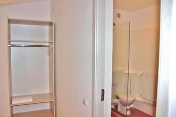Фото номера Улучшенный двухместный номер с 1 кроватью Гостевой дом Central Guesthouse г. Бухарест 59