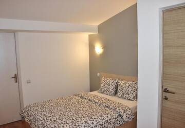Фото номера Улучшенный двухместный номер с 1 кроватью Гостевой дом Central Guesthouse г. Бухарест 61