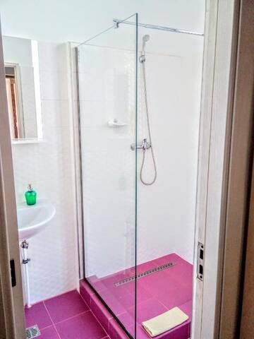 Фото номера Улучшенный двухместный номер с 1 кроватью Гостевой дом Central Guesthouse г. Бухарест 45