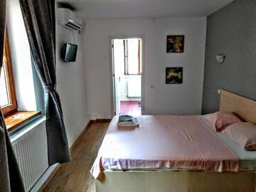Фото номера Улучшенный двухместный номер с 1 кроватью Гостевой дом Central Guesthouse г. Бухарест 40