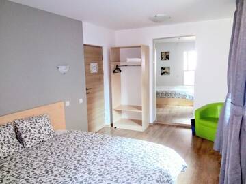 Фото номера Улучшенный двухместный номер с 1 кроватью Гостевой дом Central Guesthouse г. Бухарест 46
