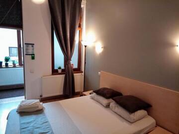 Фото номера Улучшенный двухместный номер с 1 кроватью Гостевой дом Central Guesthouse г. Бухарест 17