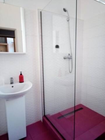 Фото номера Улучшенный двухместный номер с 1 кроватью Гостевой дом Central Guesthouse г. Бухарест 15