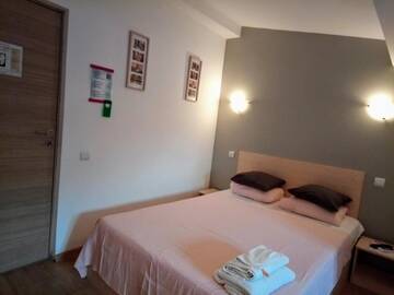 Фото номера Улучшенный двухместный номер с 1 кроватью Гостевой дом Central Guesthouse г. Бухарест 76