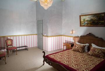 Фото номера Стандартный двухместный номер с 1 кроватью Отель NF Palace Old City Bucharest г. Бухарест 5