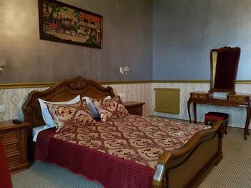 Фото номера Улучшенный двухместный номер с 1 кроватью Отель NF Palace Old City Bucharest г. Бухарест 19