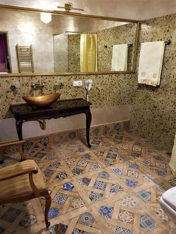 Фото номера Улучшенный двухместный номер с 1 кроватью Отель NF Palace Old City Bucharest г. Бухарест 20