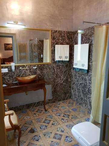 Фото номера Стандартный двухместный номер с 1 кроватью Отель NF Palace Old City Bucharest г. Бухарест 16