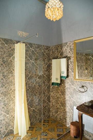 Фото номера Стандартный двухместный номер с 1 кроватью Отель NF Palace Old City Bucharest г. Бухарест 13