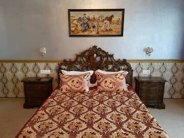 Фото номера Улучшенный двухместный номер с 1 кроватью Отель NF Palace Old City Bucharest г. Бухарест 2